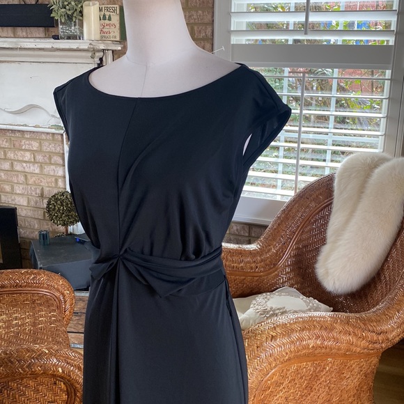 ANN TAYLOR  BLACK CAP SLEEVE BELTED DRESS 8 NEW STRETCHY - Picture 4 of 10